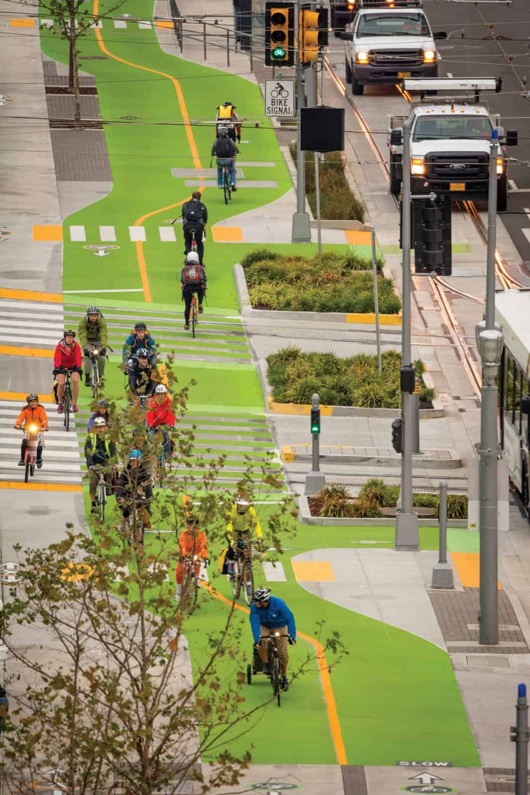 MAX Orange Line \ Foto: C. Bruce Forster