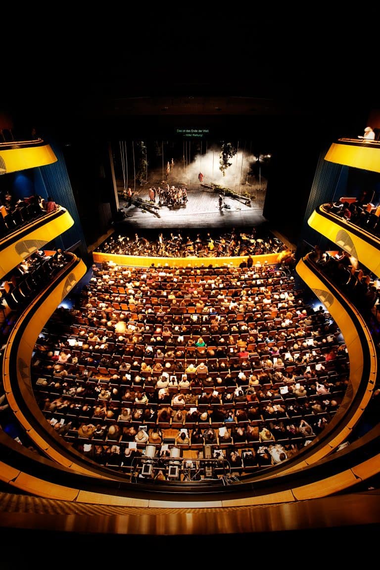 GROSSE OPER — VIEL THEATER? on tour